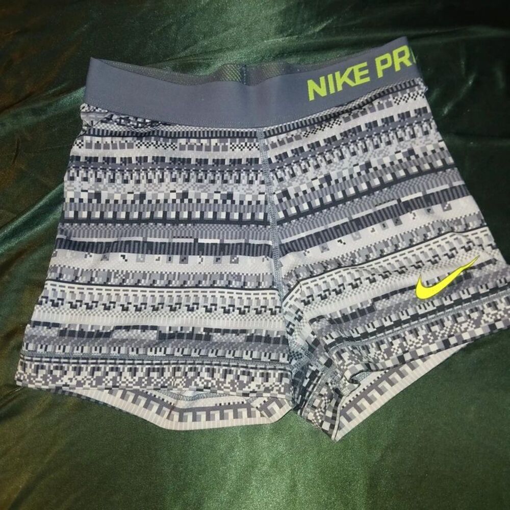 Nike Pro 3" Compression Shorts – Gray 8-Bit Pixel Pattern (Size Small